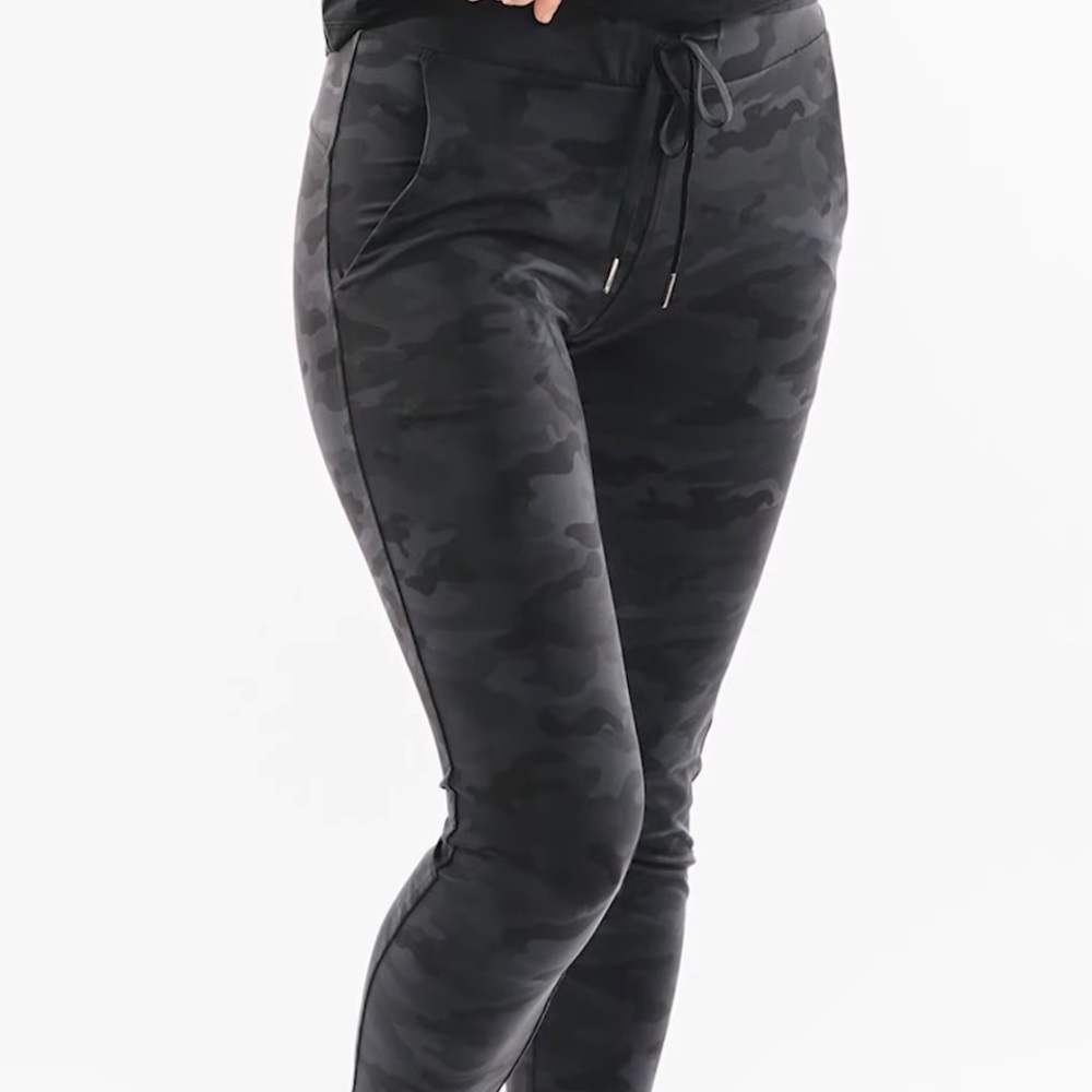 BNIB - Zyia - Pre-Release - Slate Gray Camo Jogger